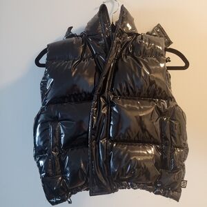 Aritzia Black Shiny Super Puff Shorty Vest